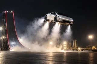Tesla Roadster : la voiture qui fait des loopings