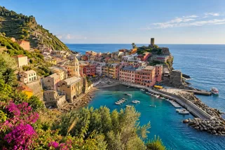 Voyager en octobre : avantages, pièges et destinations à privilégier