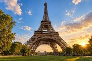 La Tour Eiffel vue d'en bas